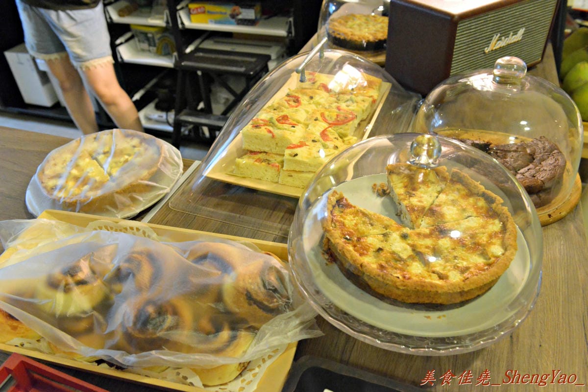 [台中沙鹿]Dolf Ru Cucina 新家初訪 – 沙鹿最具特色的義大利麵餐館搬新家,料理依舊特別、氣氛比以前更棒,營業到晚上11點,情侶吃消夜約會又一好去處。