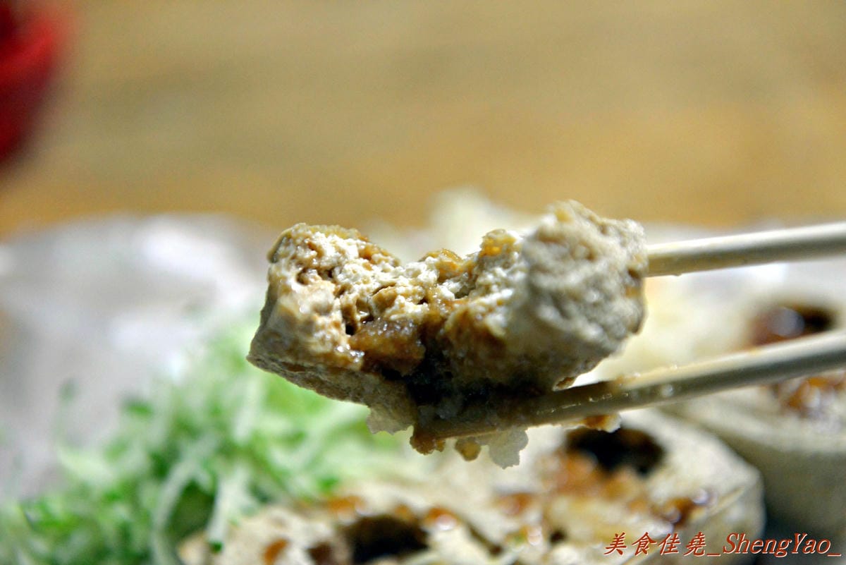 [台中沙鹿]陳媽媽臭豆腐 – 沙鹿最有名的臭豆腐,據說是台中”梁婆婆臭豆腐”的親戚,口味超重,不敢吃辣吃蒜者請小心。