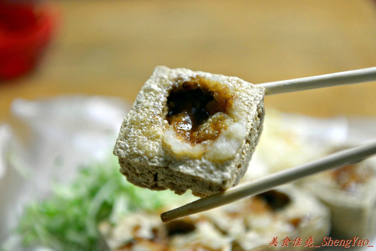 [台中沙鹿]陳媽媽臭豆腐 – 沙鹿最有名的臭豆腐,據說是台中”梁婆婆臭豆腐”的親戚,口味超重,不敢吃辣吃蒜者請小心。