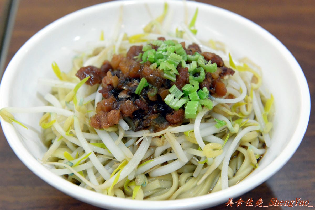 [台中沙鹿]王董食堂 – 帶點古早味的小飯館,東西還不錯吃,豬排咖哩飯頗推薦,內用有免費清涼好喝冬瓜茶。(已歇業)