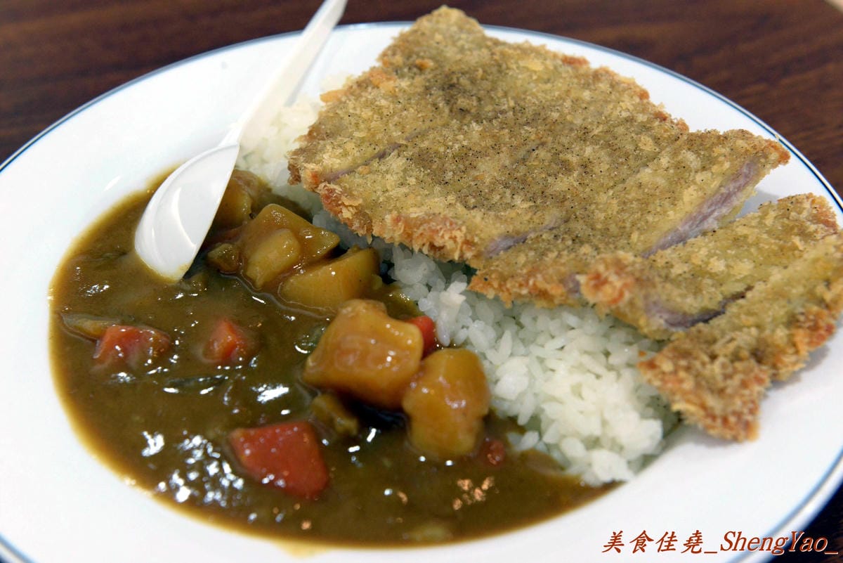 [台中沙鹿]王董食堂 – 帶點古早味的小飯館,東西還不錯吃,豬排咖哩飯頗推薦,內用有免費清涼好喝冬瓜茶。(已歇業)
