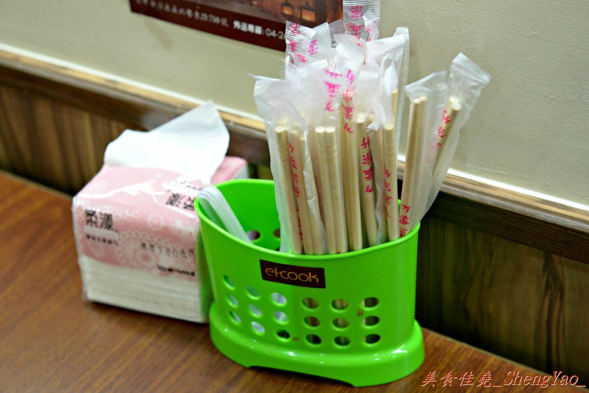 [台中沙鹿]王董食堂 – 帶點古早味的小飯館,東西還不錯吃,豬排咖哩飯頗推薦,內用有免費清涼好喝冬瓜茶。(已歇業)