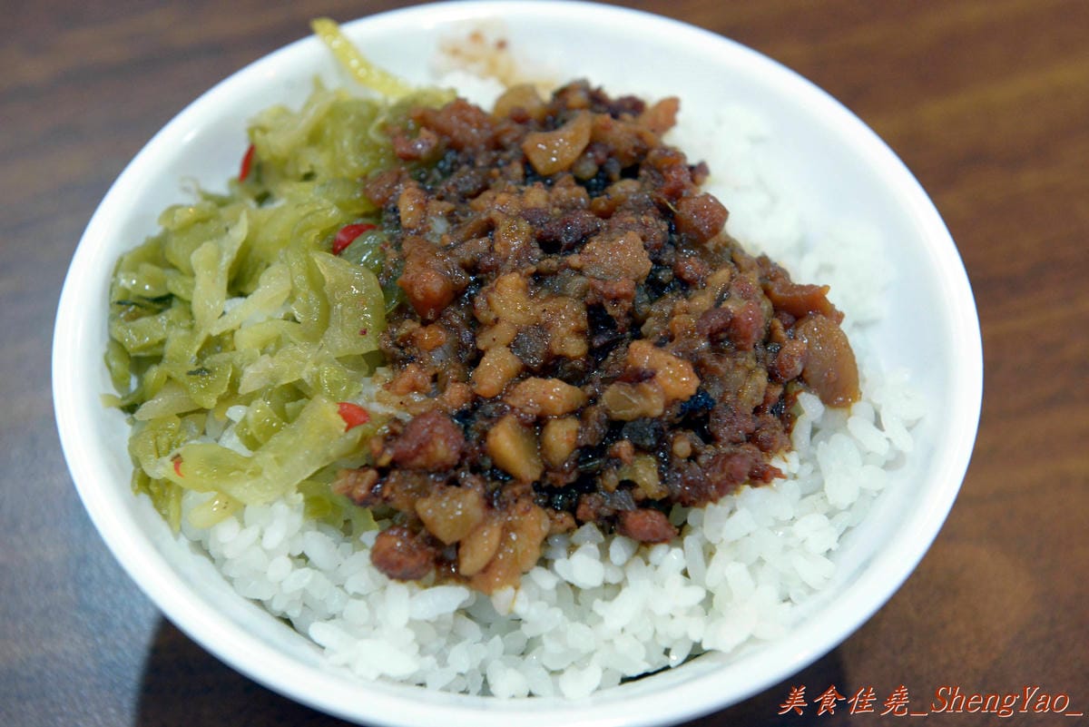 [台中沙鹿]王董食堂 – 帶點古早味的小飯館,東西還不錯吃,豬排咖哩飯頗推薦,內用有免費清涼好喝冬瓜茶。(已歇業)