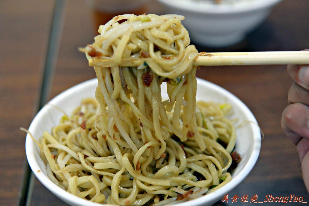 [台中沙鹿]王董食堂 – 帶點古早味的小飯館,東西還不錯吃,豬排咖哩飯頗推薦,內用有免費清涼好喝冬瓜茶。(已歇業)