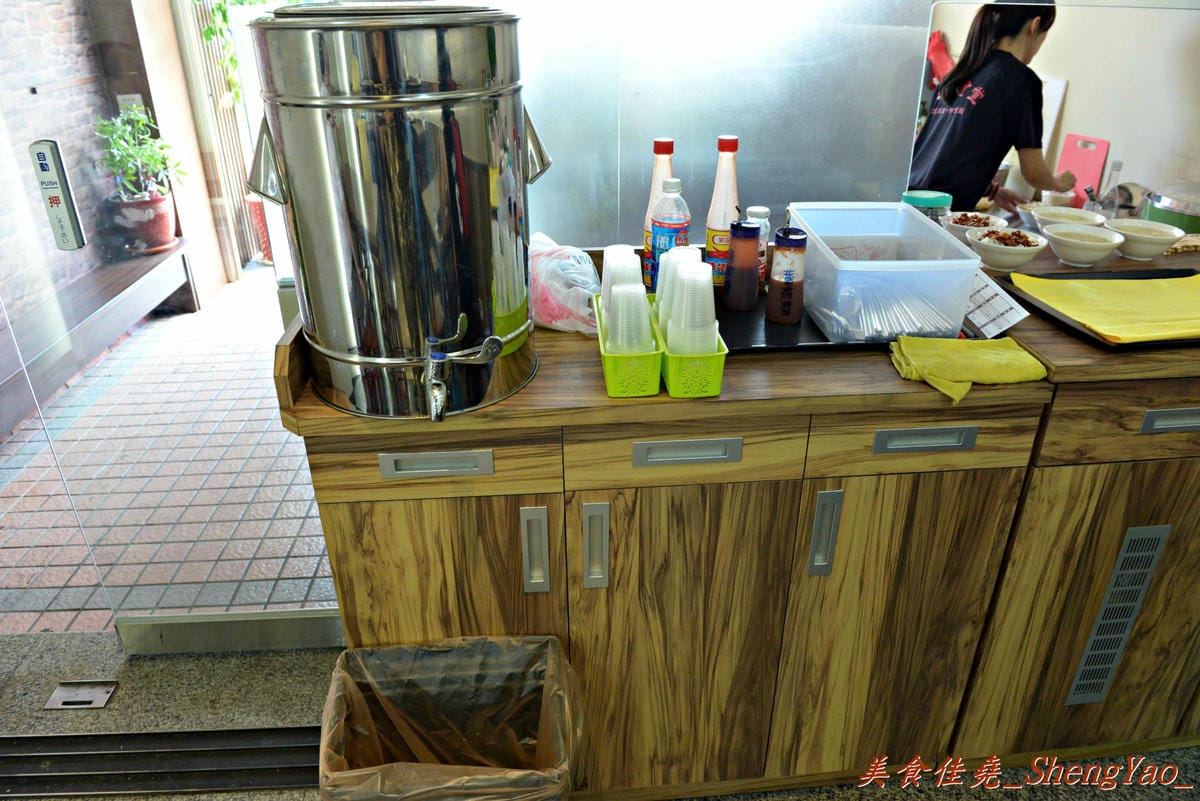 [台中沙鹿]王董食堂 – 帶點古早味的小飯館,東西還不錯吃,豬排咖哩飯頗推薦,內用有免費清涼好喝冬瓜茶。(已歇業)