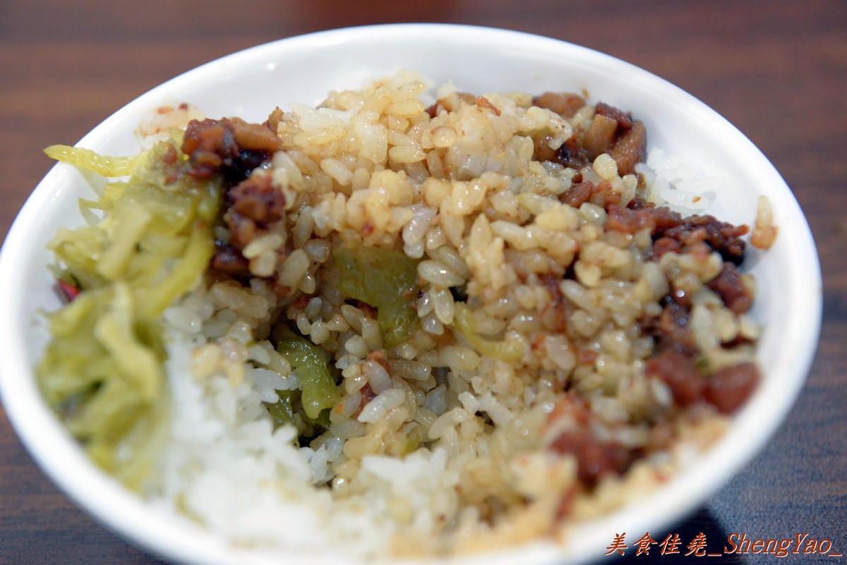 [台中沙鹿]王董食堂 – 帶點古早味的小飯館,東西還不錯吃,豬排咖哩飯頗推薦,內用有免費清涼好喝冬瓜茶。(已歇業)