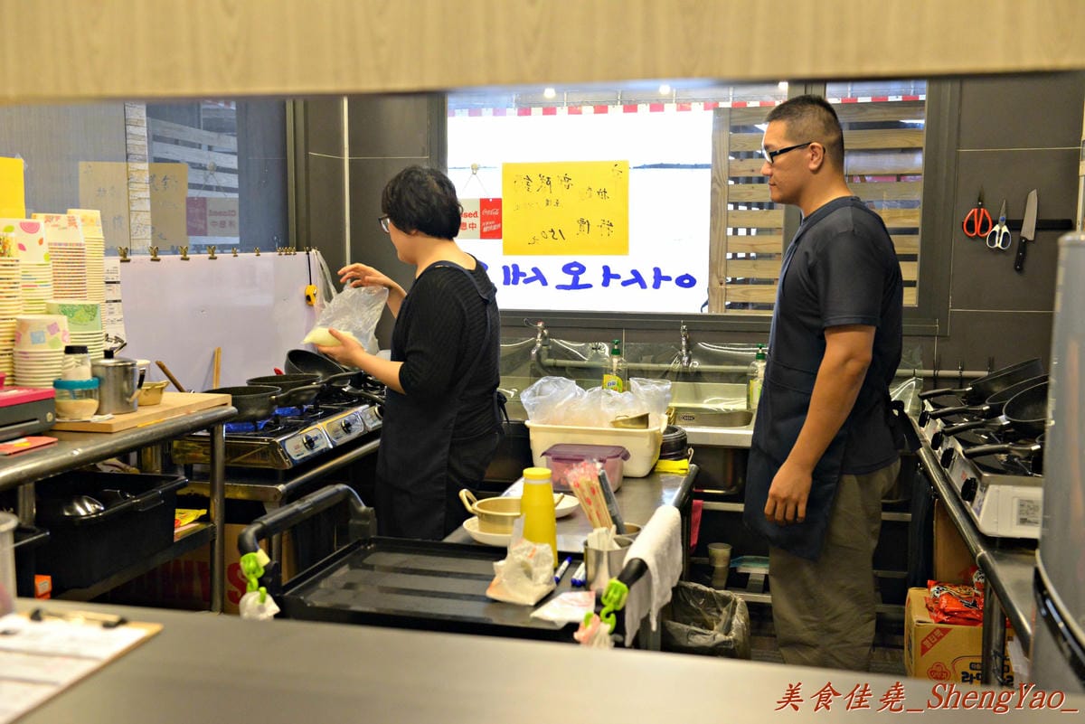 [台中西屯]楊俊秀韓國部隊鍋 – 逢甲新開幕兩個多月的韓國部隊鍋/年糕專賣店,口味獨特好吃,價格便宜。(9/30前鍋類單鍋折價30元,第二鍋享半價優惠)