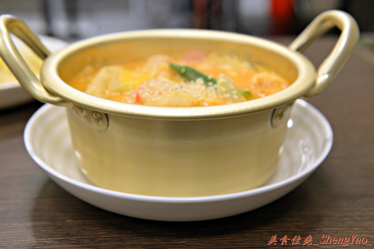 [台中西屯]楊俊秀韓國部隊鍋 – 逢甲新開幕兩個多月的韓國部隊鍋/年糕專賣店,口味獨特好吃,價格便宜。(9/30前鍋類單鍋折價30元,第二鍋享半價優惠)