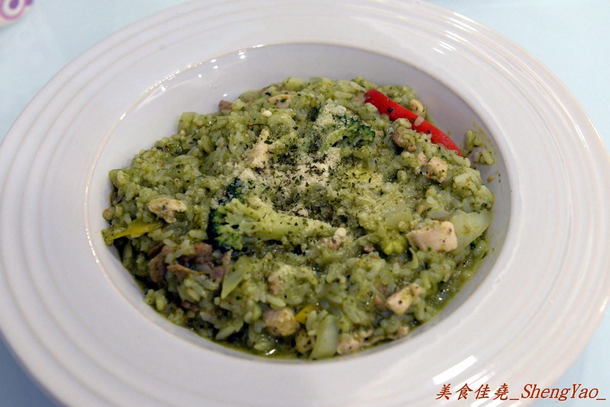 [台中清水]喵匠義式麵坊 – 貓咪為主題的療癒風平價義式麵坊,清水分店開幕了,內用提供免費暢飲雀巢飲品、乳酸多多,臨近清水戲院,看完電影剛好來吃。
