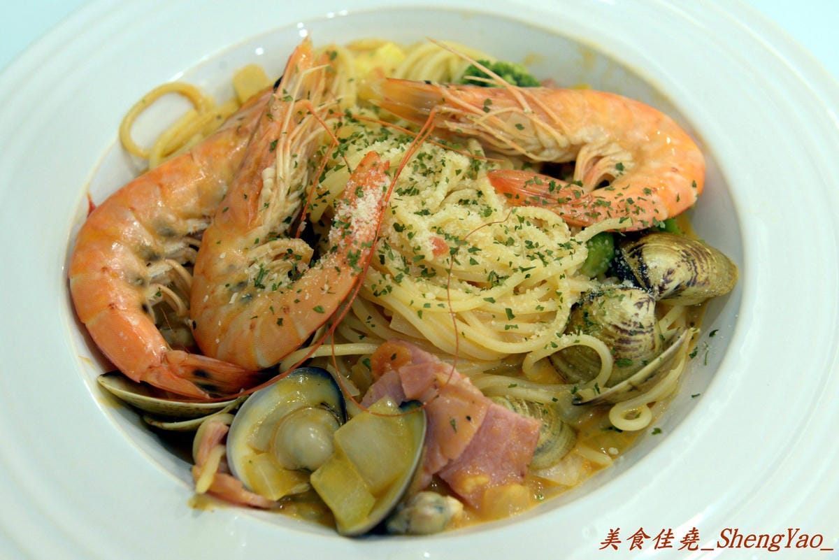 [台中清水]喵匠義式麵坊 – 貓咪為主題的療癒風平價義式麵坊,清水分店開幕了,內用提供免費暢飲雀巢飲品、乳酸多多,臨近清水戲院,看完電影剛好來吃。
