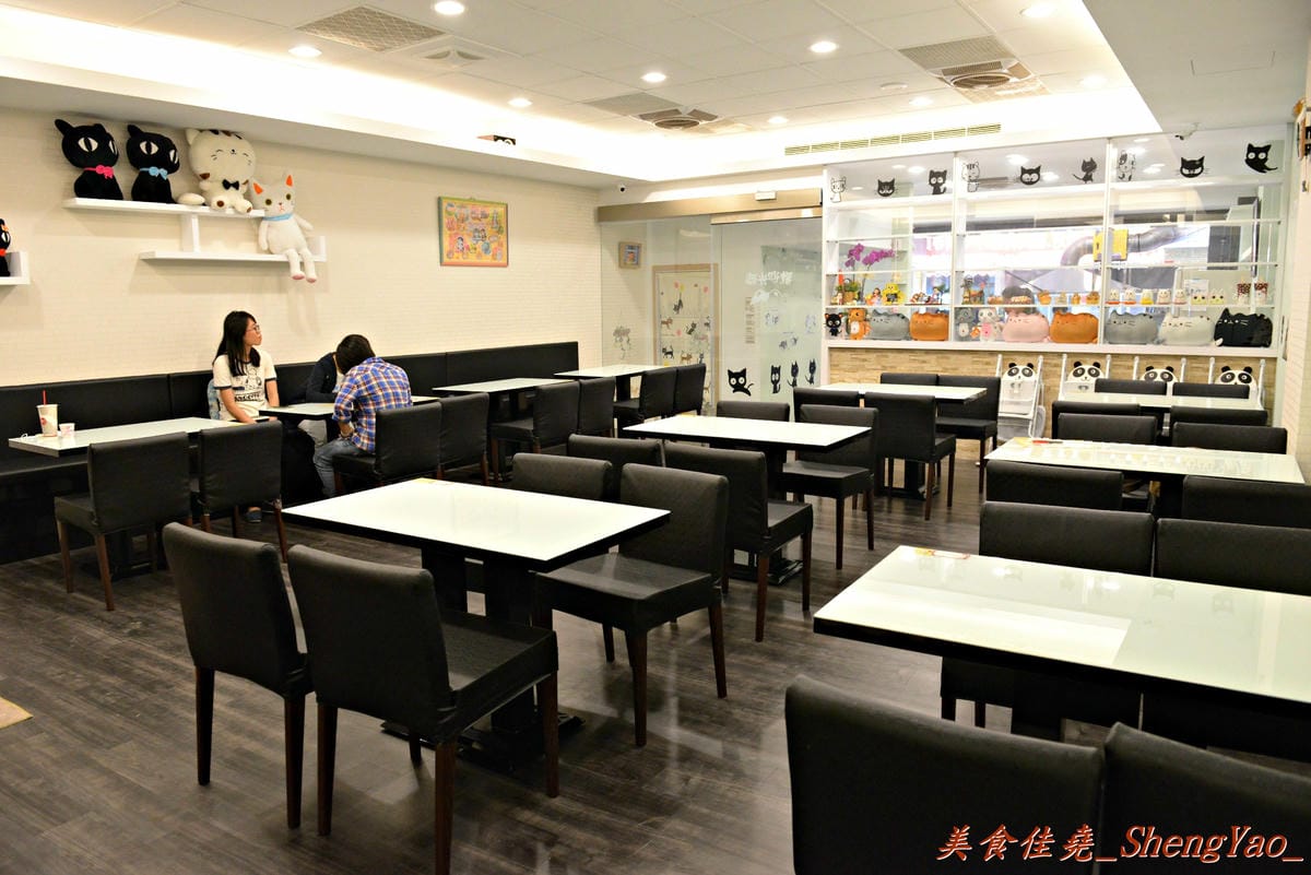 [台中清水]喵匠義式麵坊 – 貓咪為主題的療癒風平價義式麵坊,清水分店開幕了,內用提供免費暢飲雀巢飲品、乳酸多多,臨近清水戲院,看完電影剛好來吃。