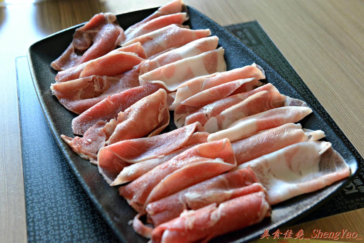 [台中西屯]禾鍋子美味鍋物 – 不到300元就能享有5種肉類吃到飽,食材種類還不少,新鮮度尚可,整體C/P值不錯。(已歇業)