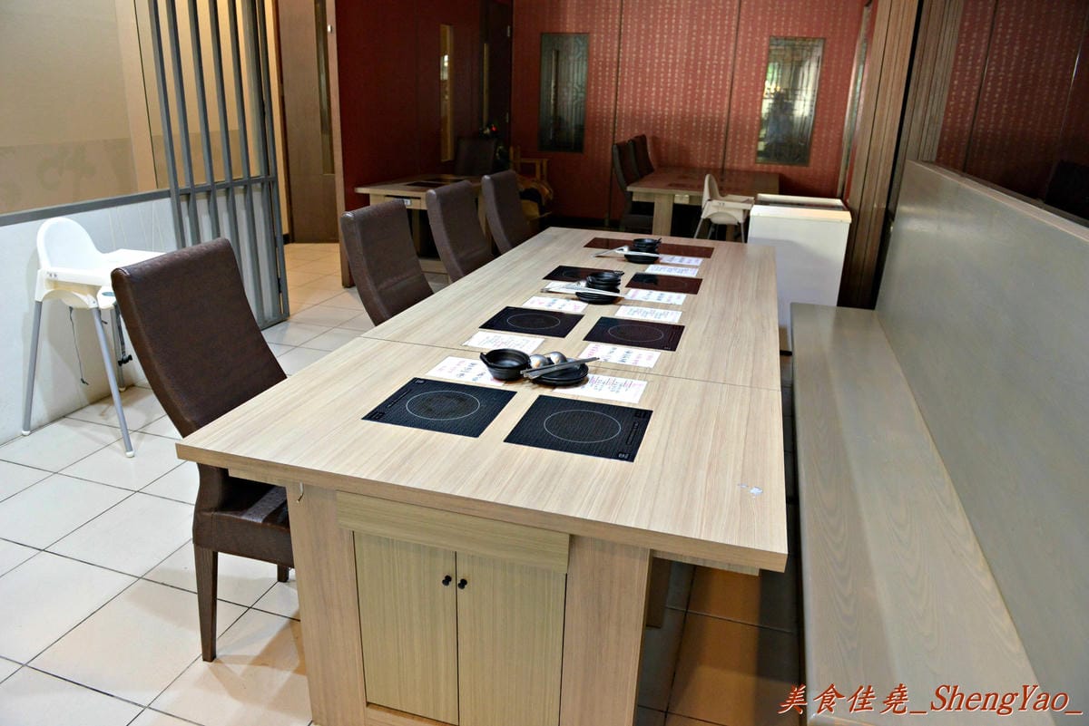 [台中西屯]禾鍋子美味鍋物 – 不到300元就能享有5種肉類吃到飽,食材種類還不少,新鮮度尚可,整體C/P值不錯。(已歇業)