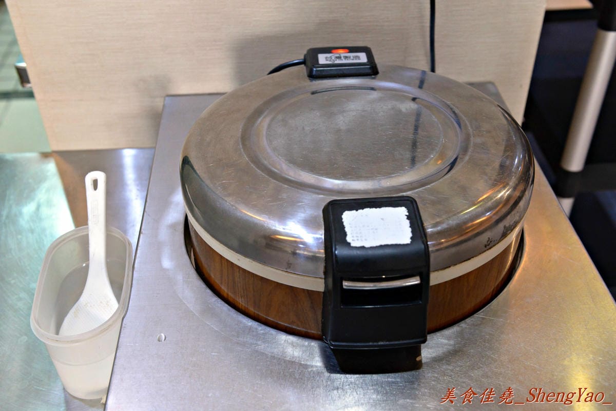[台中西屯]禾鍋子美味鍋物 – 不到300元就能享有5種肉類吃到飽,食材種類還不少,新鮮度尚可,整體C/P值不錯。(已歇業)