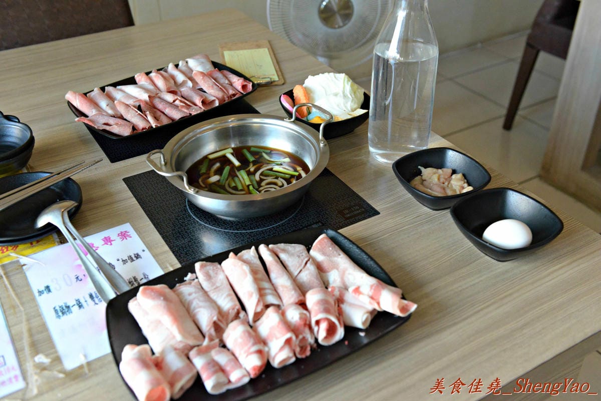 [台中西屯]禾鍋子美味鍋物 – 不到300元就能享有5種肉類吃到飽,食材種類還不少,新鮮度尚可,整體C/P值不錯。(已歇業)