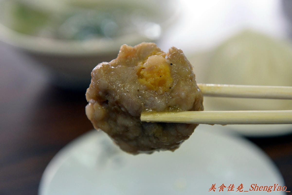[台中西屯]肉包明 – 來自彰化的50多年歷史包子饅頭專賣店,老麵麵糰做成的細緻外皮 充滿肉汁的扎實肉餡,喜歡吃肉包的朋友必嚐。(已歇業)