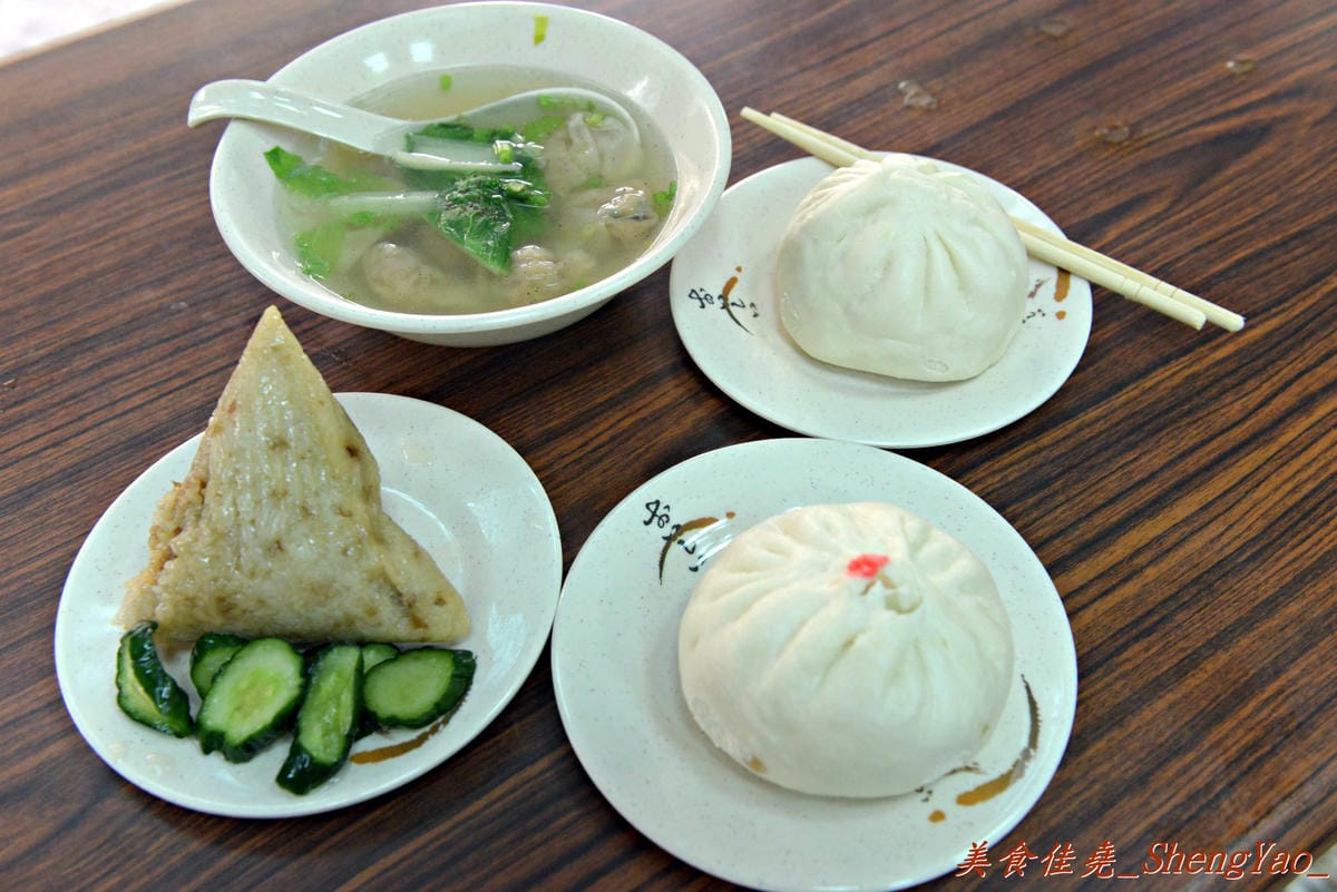 [台中西屯]肉包明 – 來自彰化的50多年歷史包子饅頭專賣店,老麵麵糰做成的細緻外皮 充滿肉汁的扎實肉餡,喜歡吃肉包的朋友必嚐。(已歇業)