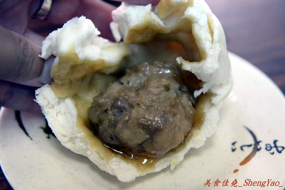 [台中西屯]肉包明 – 來自彰化的50多年歷史包子饅頭專賣店,老麵麵糰做成的細緻外皮 充滿肉汁的扎實肉餡,喜歡吃肉包的朋友必嚐。(已歇業)