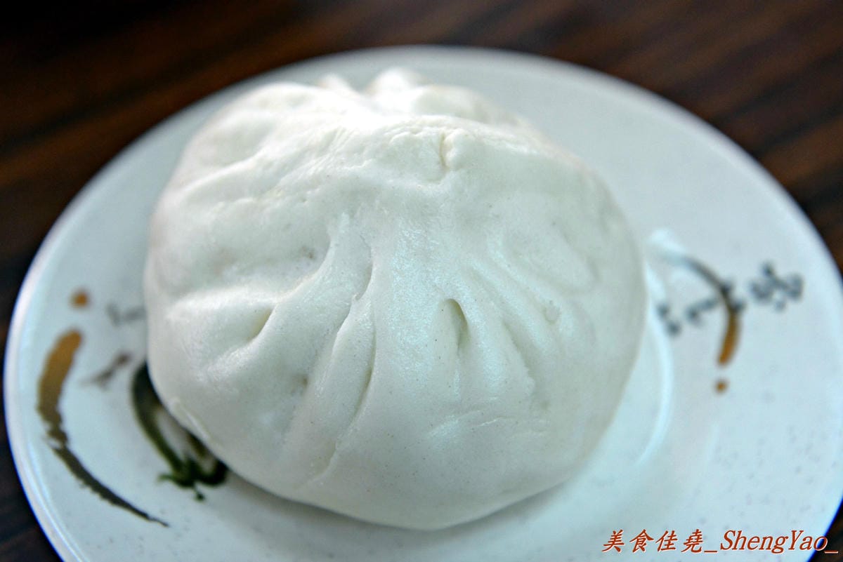 [台中西屯]肉包明 – 來自彰化的50多年歷史包子饅頭專賣店,老麵麵糰做成的細緻外皮 充滿肉汁的扎實肉餡,喜歡吃肉包的朋友必嚐。(已歇業)