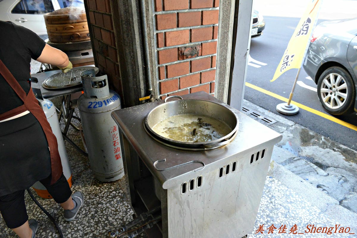 [台中西屯]肉包明 – 來自彰化的50多年歷史包子饅頭專賣店,老麵麵糰做成的細緻外皮 充滿肉汁的扎實肉餡,喜歡吃肉包的朋友必嚐。(已歇業)