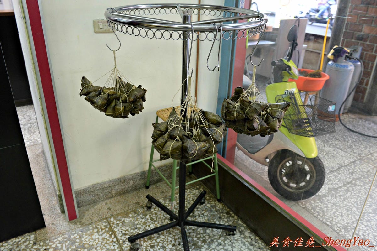 [台中西屯]肉包明 – 來自彰化的50多年歷史包子饅頭專賣店,老麵麵糰做成的細緻外皮 充滿肉汁的扎實肉餡,喜歡吃肉包的朋友必嚐。(已歇業)