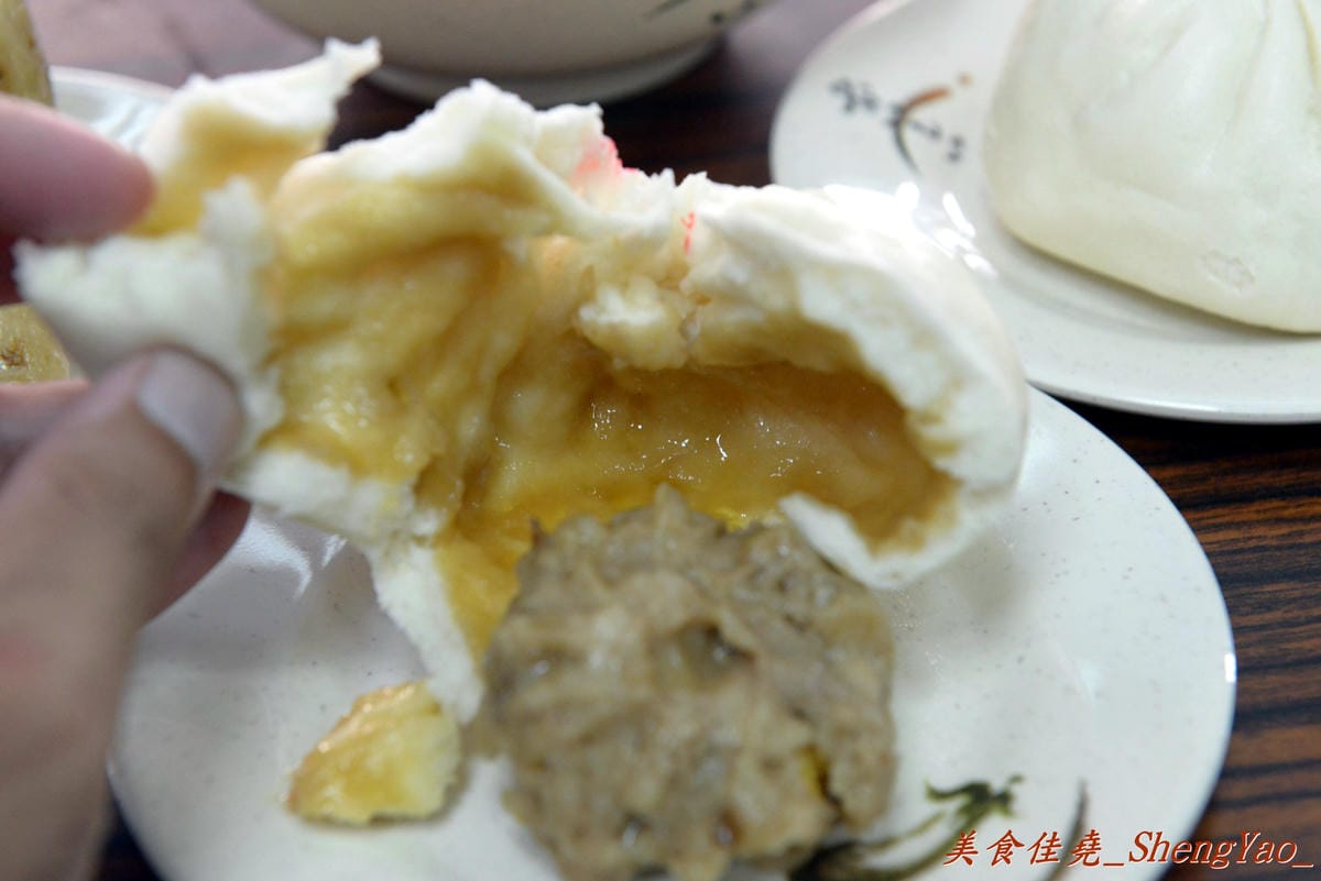 [台中西屯]肉包明 – 來自彰化的50多年歷史包子饅頭專賣店,老麵麵糰做成的細緻外皮 充滿肉汁的扎實肉餡,喜歡吃肉包的朋友必嚐。(已歇業)