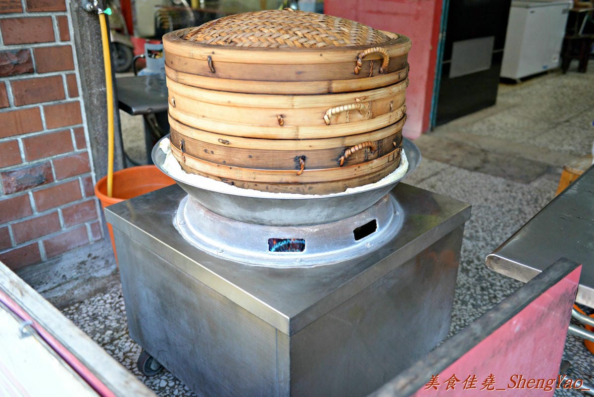[台中西屯]肉包明 – 來自彰化的50多年歷史包子饅頭專賣店,老麵麵糰做成的細緻外皮 充滿肉汁的扎實肉餡,喜歡吃肉包的朋友必嚐。(已歇業)