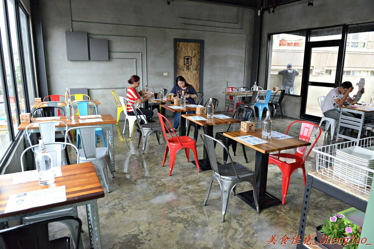 [台中沙鹿]披薩工廠 沙鹿廠 – 沙鹿最受矚目餐廳,也是第一家有沙池的親子遊樂餐廳,餐點種類近百樣,價格便宜、用料新鮮,超推派大星披薩。(已歇業)