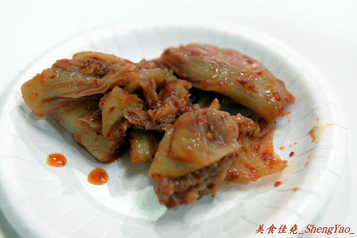 [台中西區]王家基隆蚵仔煎 – 來自基隆廟口的小吃,難以忘懷的濃濃基隆味,紅燒肉羹湯甜肉嫩,蚵仔煎皮酥料實在。
