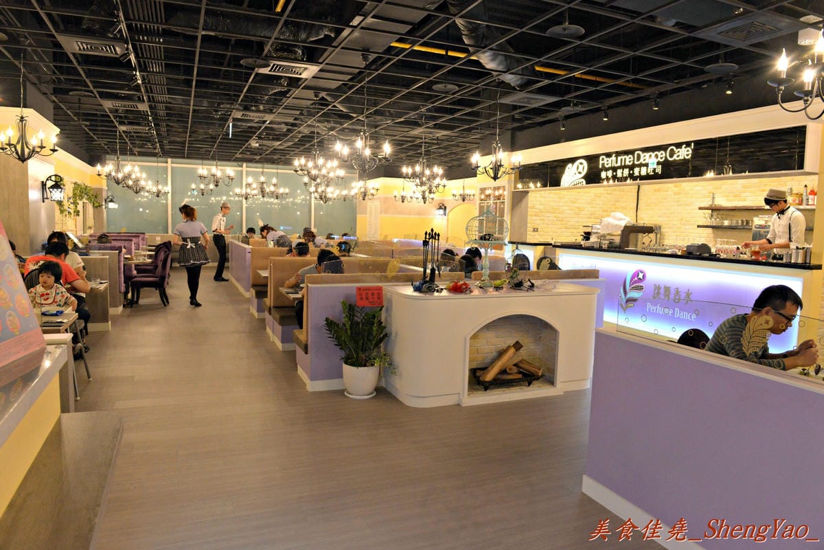 [台中西屯]跳舞香水 老虎城店 – 老虎城也有”跳舞香水”了,甜點種類超多,法式金磚好好吃 !!(已歇業)