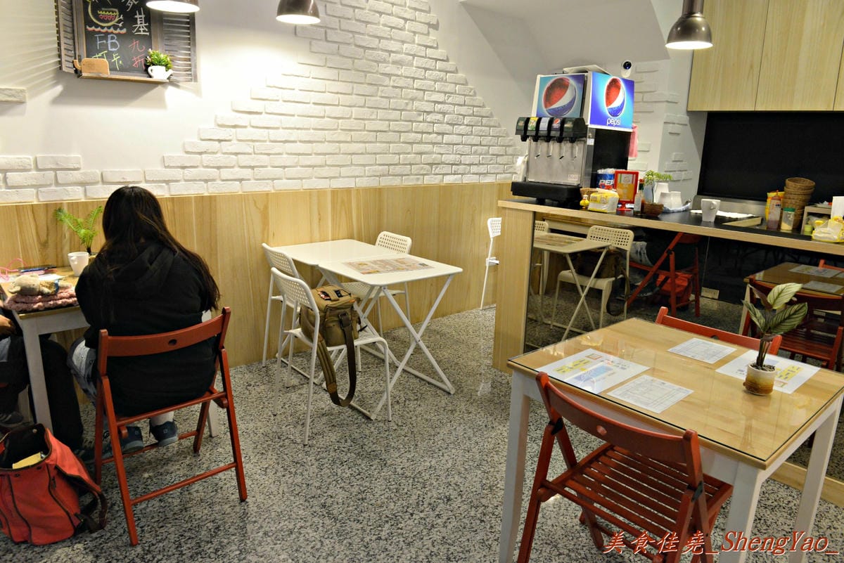 [台中沙鹿]麥基廚房 – 真的是賣雞的麥基廚房,餐點價格便宜到不可思議,消費滿百飲料免費暢飲、打卡按讚再打9折,整體C/P值高到雲霄。(已歇業)