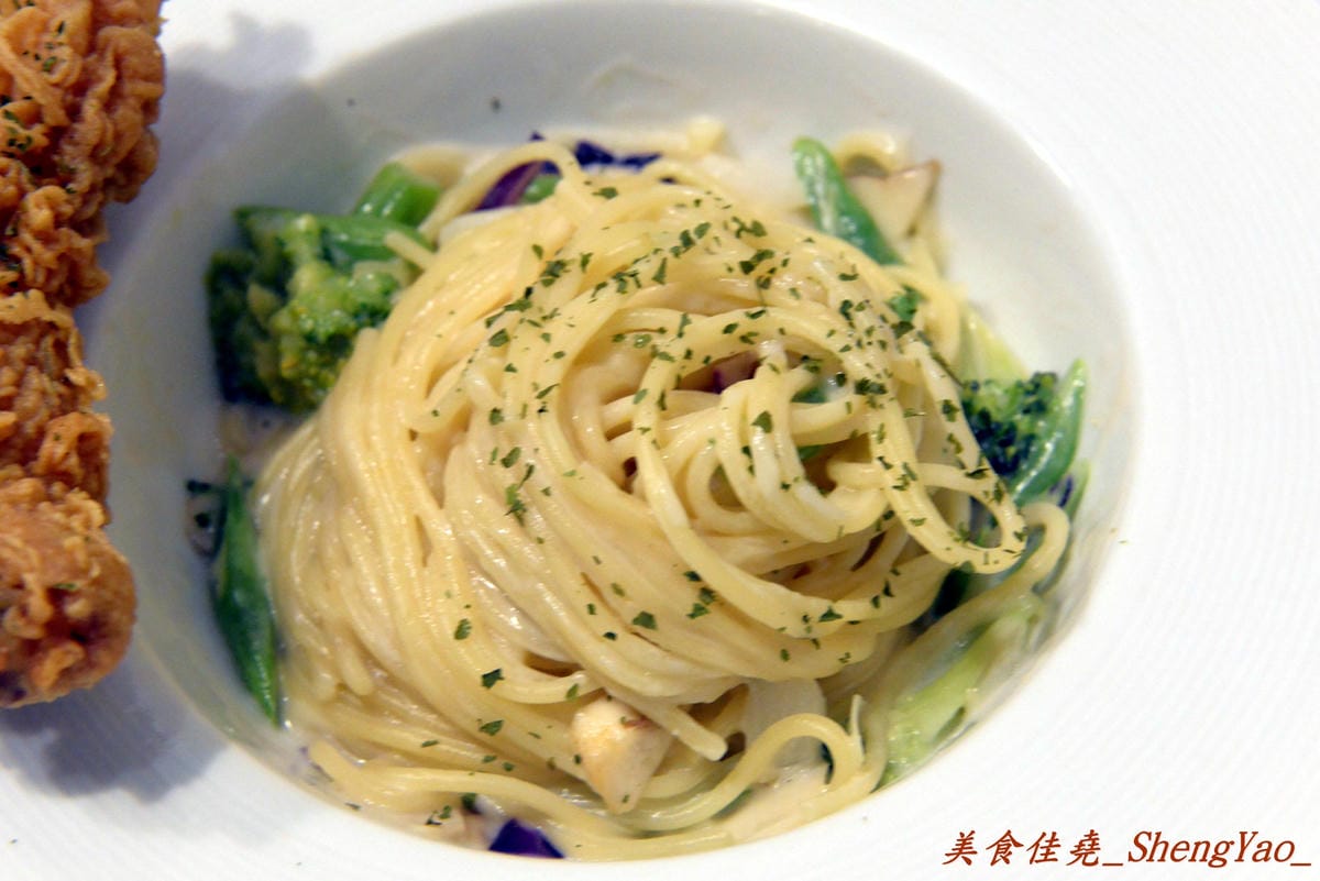 [台中沙鹿]麥基廚房 – 真的是賣雞的麥基廚房,餐點價格便宜到不可思議,消費滿百飲料免費暢飲、打卡按讚再打9折,整體C/P值高到雲霄。(已歇業)