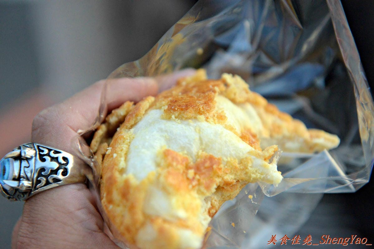 [台中沙鹿]吉森愛妮烘焙坊 行動麵包攤 – 沙鹿網友口耳相傳孝順年輕麵包師傅擺攤賣麵包,麵包都是每天下午現烤出爐,味道樸實不錯吃。