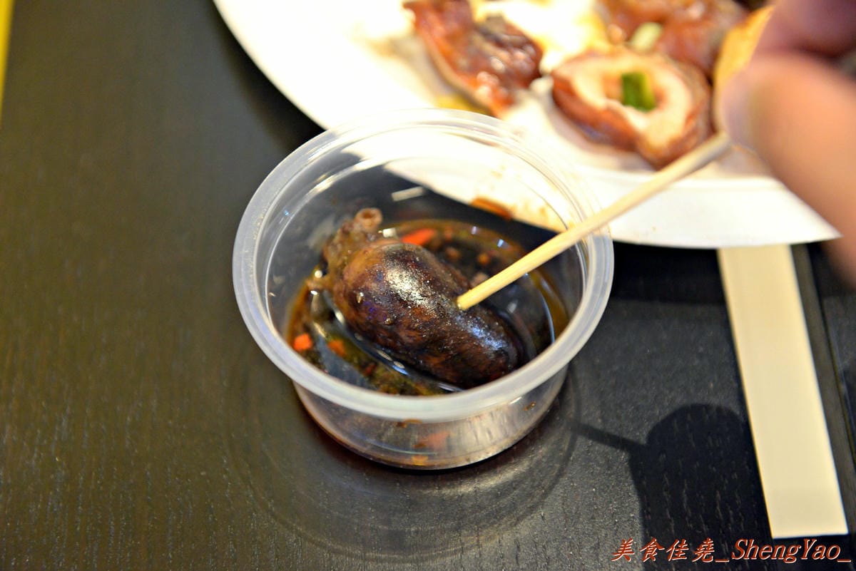 [台中北區]健美先生激炸滷味 – 一中商圈新開幕的滷味店,先滷後炸,再刷上獨特蒜頭醬和辣椒醬油,好吃夠味超下酒 !!(邀約試吃)