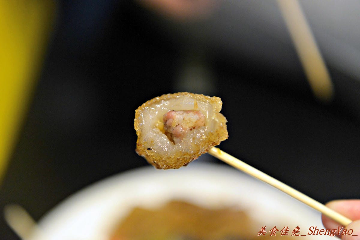 [台中北區]健美先生激炸滷味 – 一中商圈新開幕的滷味店,先滷後炸,再刷上獨特蒜頭醬和辣椒醬油,好吃夠味超下酒 !!(邀約試吃)