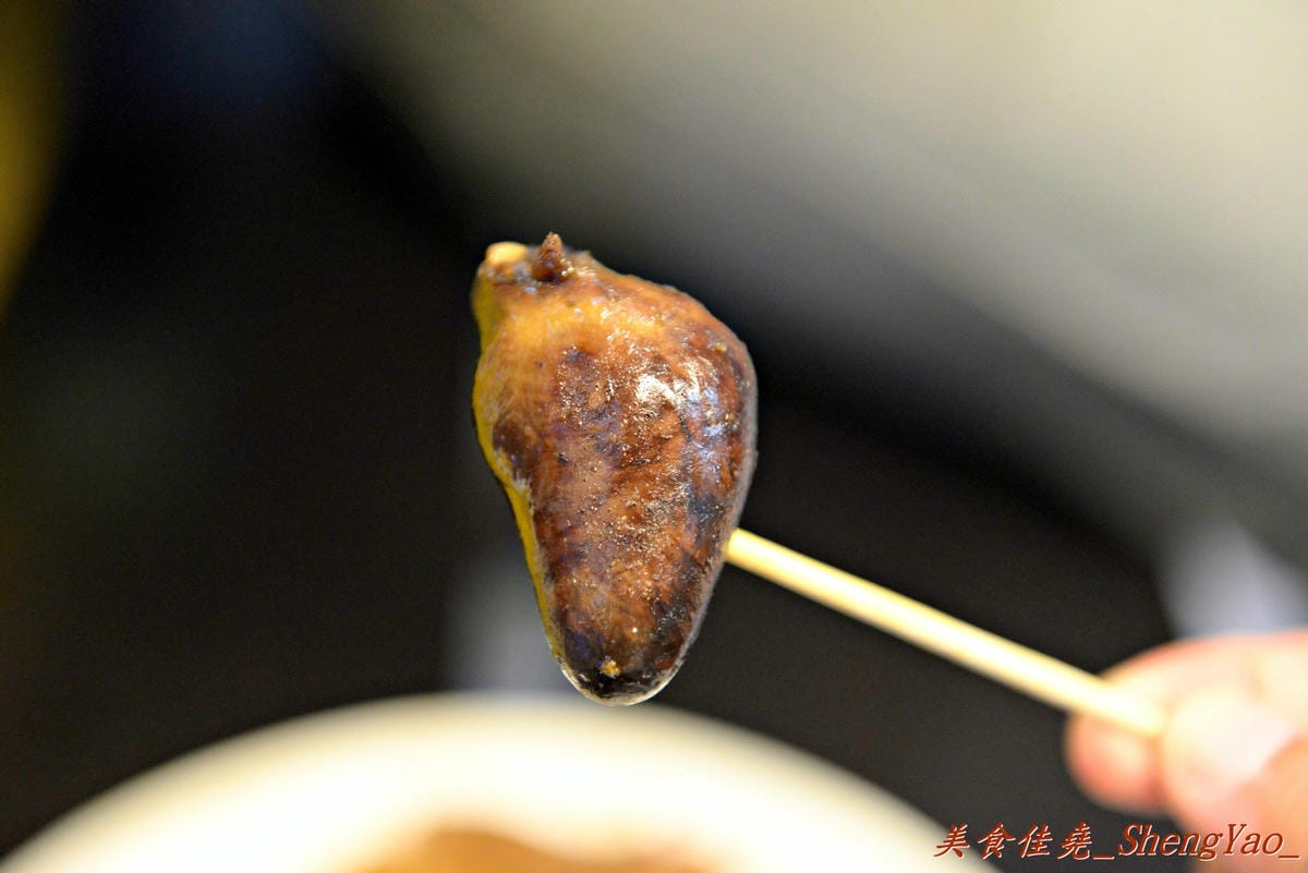 [台中北區]健美先生激炸滷味 – 一中商圈新開幕的滷味店,先滷後炸,再刷上獨特蒜頭醬和辣椒醬油,好吃夠味超下酒 !!(邀約試吃)