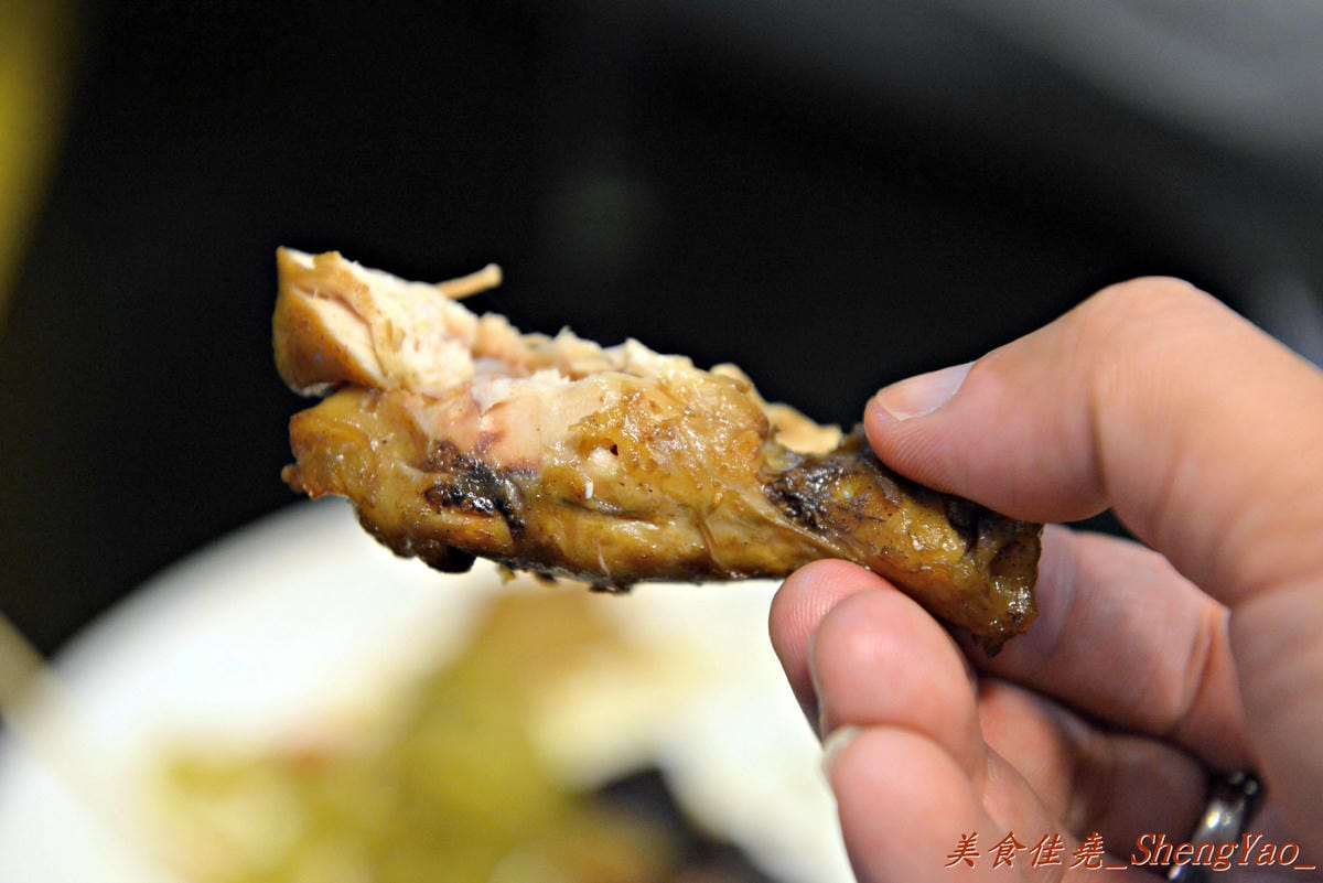 [台中北區]健美先生激炸滷味 – 一中商圈新開幕的滷味店,先滷後炸,再刷上獨特蒜頭醬和辣椒醬油,好吃夠味超下酒 !!(邀約試吃)