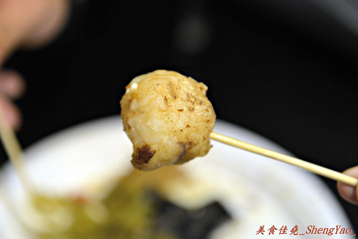 [台中北區]健美先生激炸滷味 – 一中商圈新開幕的滷味店,先滷後炸,再刷上獨特蒜頭醬和辣椒醬油,好吃夠味超下酒 !!(邀約試吃)