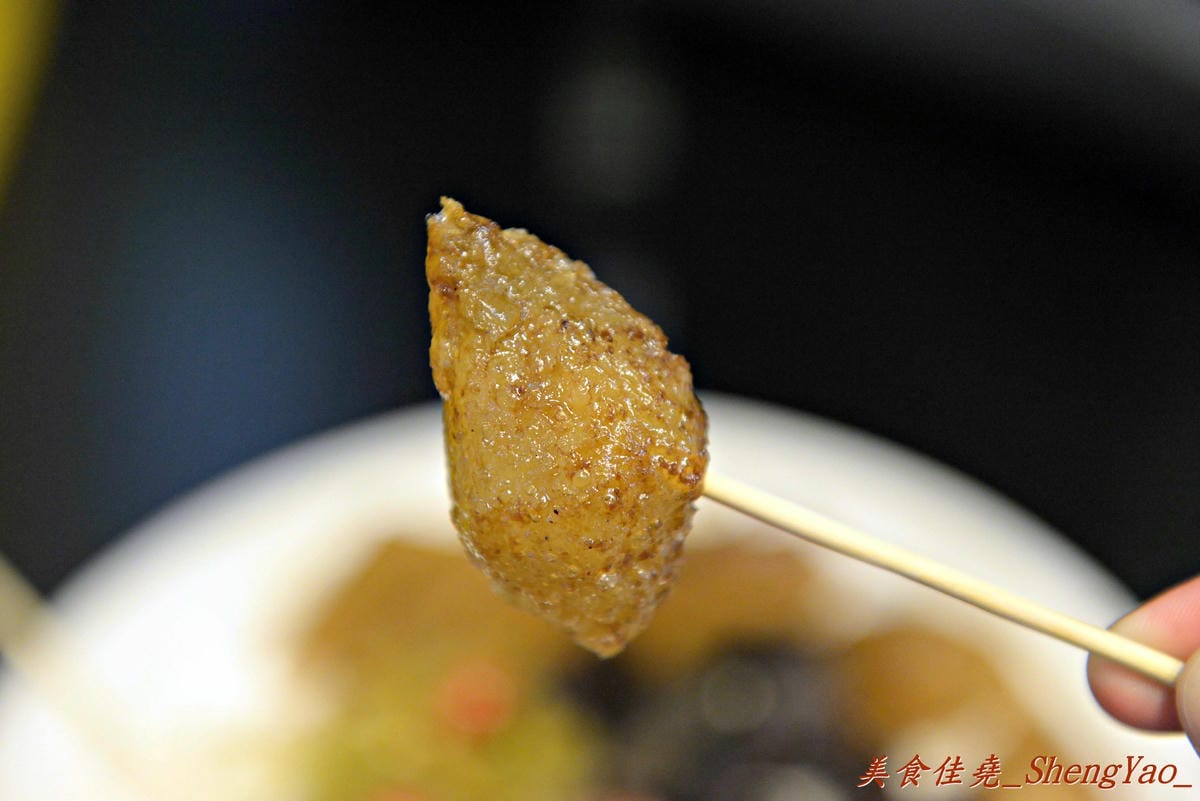 [台中北區]健美先生激炸滷味 – 一中商圈新開幕的滷味店,先滷後炸,再刷上獨特蒜頭醬和辣椒醬油,好吃夠味超下酒 !!(邀約試吃)