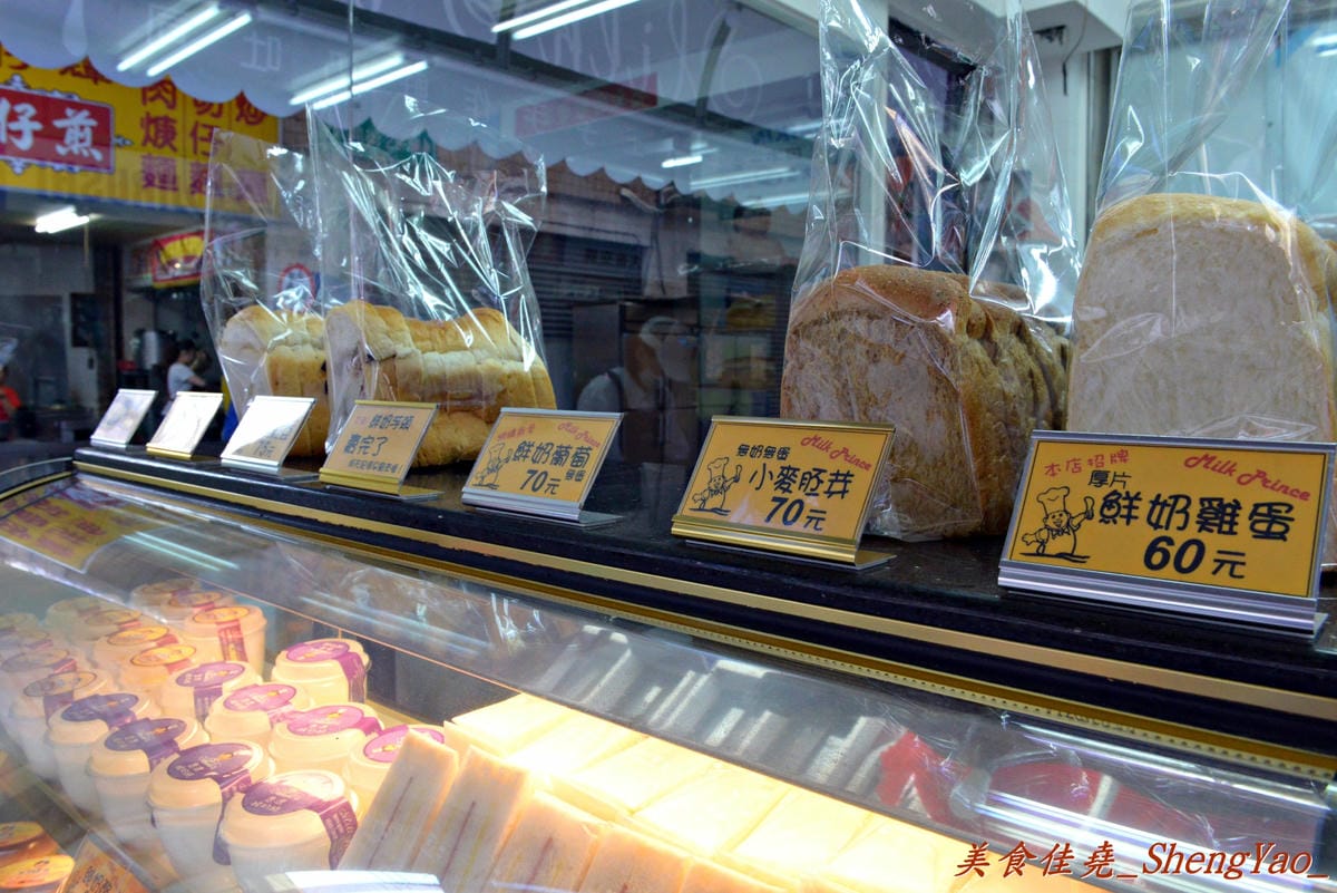 [台中沙鹿]牛奶王子 沙鹿店 – 使用牧場直送鮮奶、麵包師傅現場擀麵糰現場烤的土司專賣店,個人推甜心捲和鮮奶泡芙。