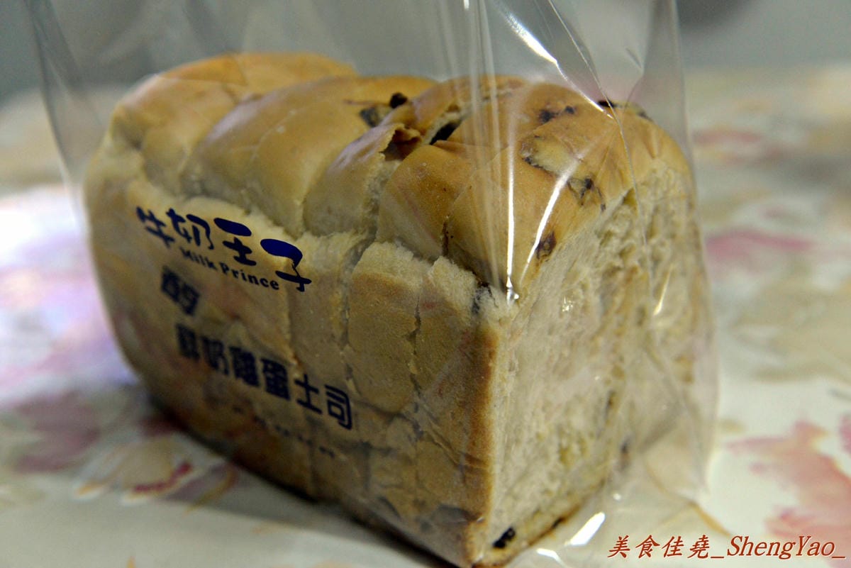 [台中沙鹿]牛奶王子 沙鹿店 – 使用牧場直送鮮奶、麵包師傅現場擀麵糰現場烤的土司專賣店,個人推甜心捲和鮮奶泡芙。