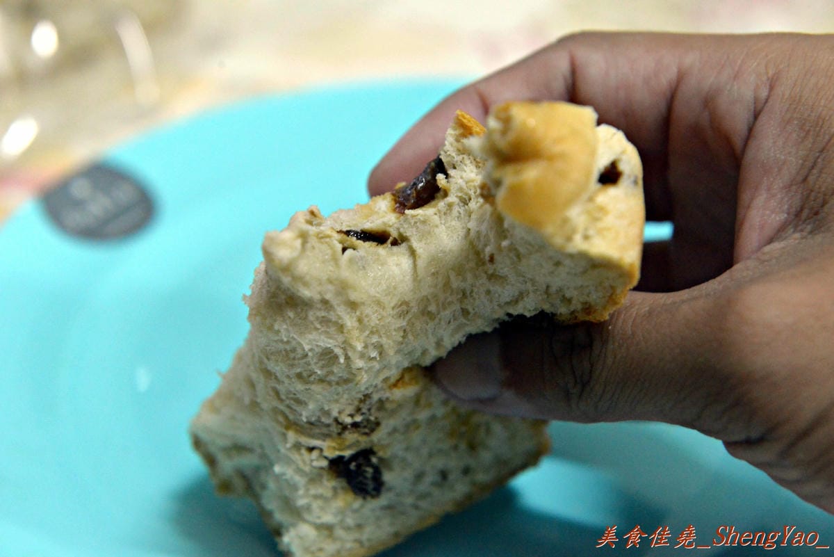 [台中沙鹿]牛奶王子 沙鹿店 – 使用牧場直送鮮奶、麵包師傅現場擀麵糰現場烤的土司專賣店,個人推甜心捲和鮮奶泡芙。