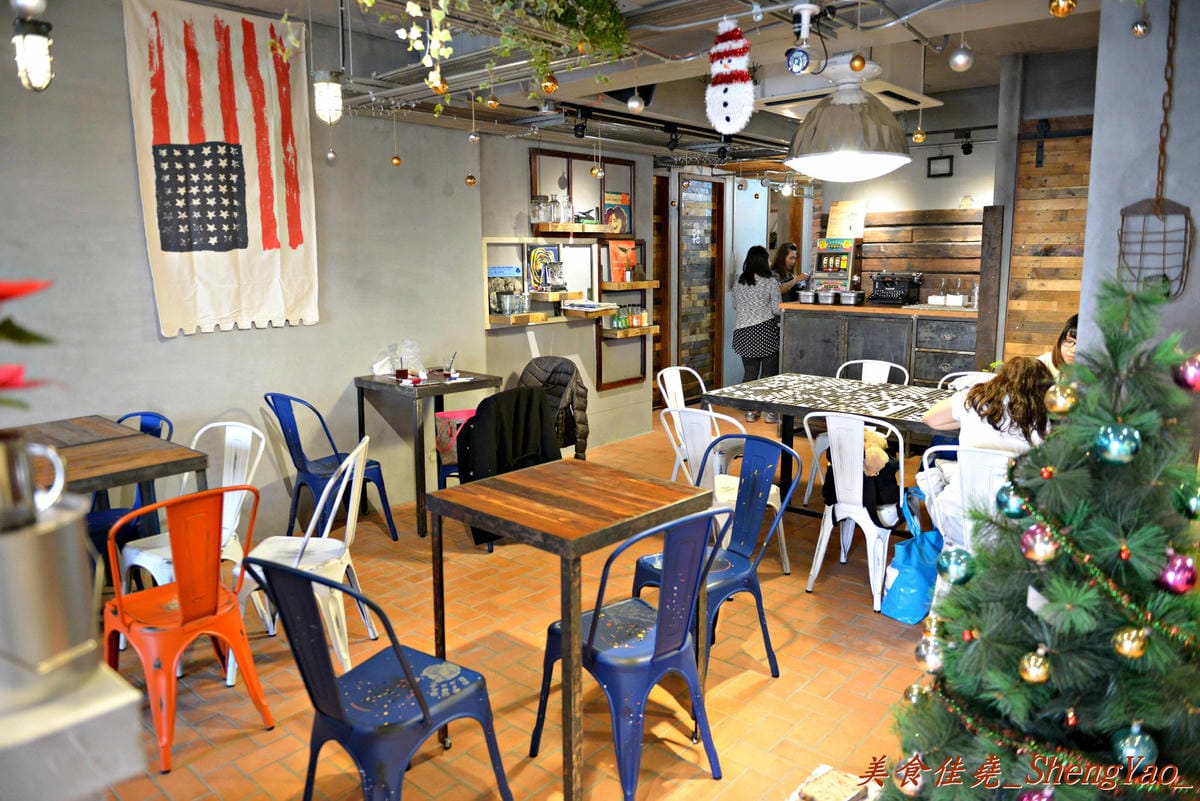 [台中西屯]HUN貳 – 一中街超夯義大利麵餐廳來逢甲開二店了,少見的復古工業loft風超特別,超級爆炸蛤蜊義大利麵好吸睛。