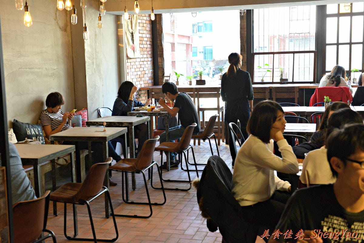 [台中西屯]HUN貳 – 一中街超夯義大利麵餐廳來逢甲開二店了,少見的復古工業loft風超特別,超級爆炸蛤蜊義大利麵好吸睛。