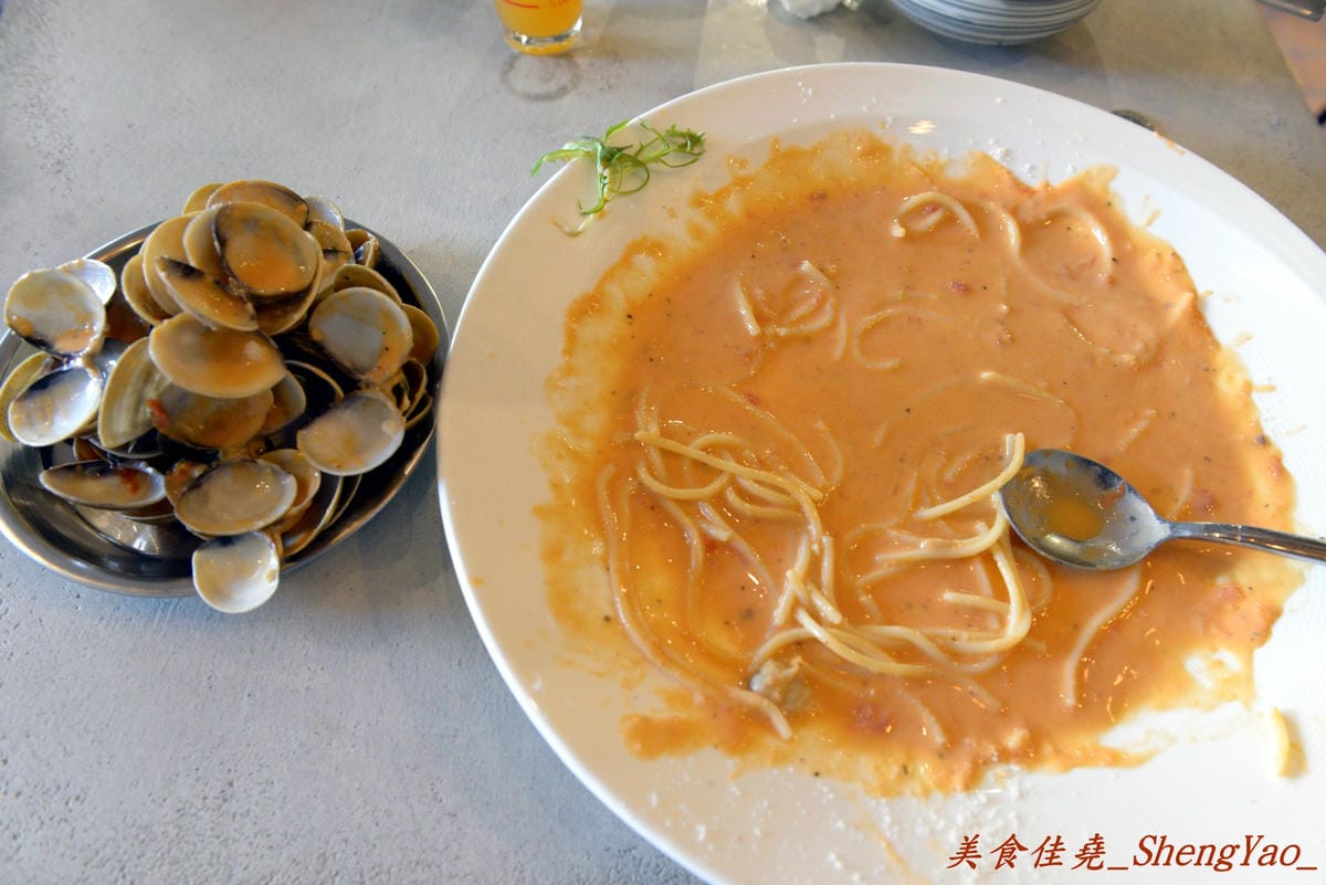 [台中西屯]HUN貳 – 一中街超夯義大利麵餐廳來逢甲開二店了,少見的復古工業loft風超特別,超級爆炸蛤蜊義大利麵好吸睛。