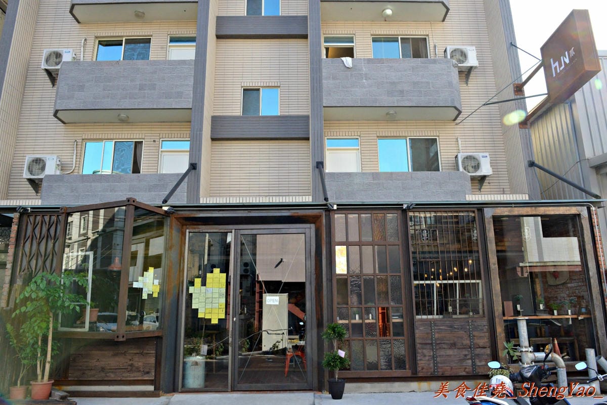 [台中西屯]HUN貳 – 一中街超夯義大利麵餐廳來逢甲開二店了,少見的復古工業loft風超特別,超級爆炸蛤蜊義大利麵好吸睛。
