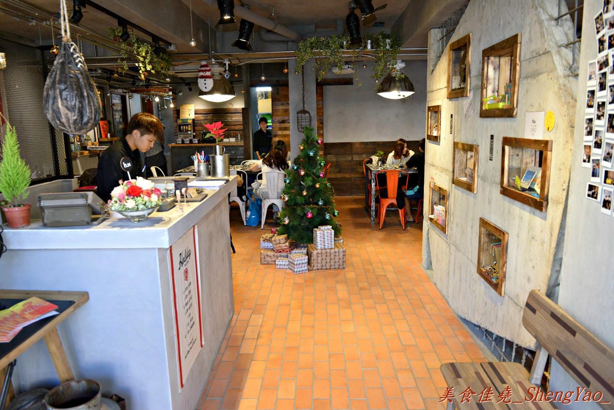 [台中西屯]HUN貳 – 一中街超夯義大利麵餐廳來逢甲開二店了,少見的復古工業loft風超特別,超級爆炸蛤蜊義大利麵好吸睛。