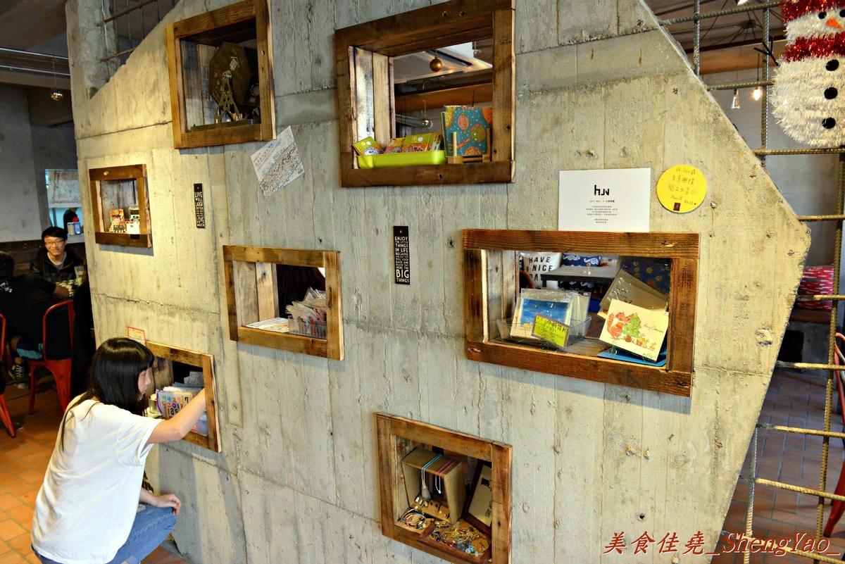 [台中西屯]HUN貳 – 一中街超夯義大利麵餐廳來逢甲開二店了,少見的復古工業loft風超特別,超級爆炸蛤蜊義大利麵好吸睛。