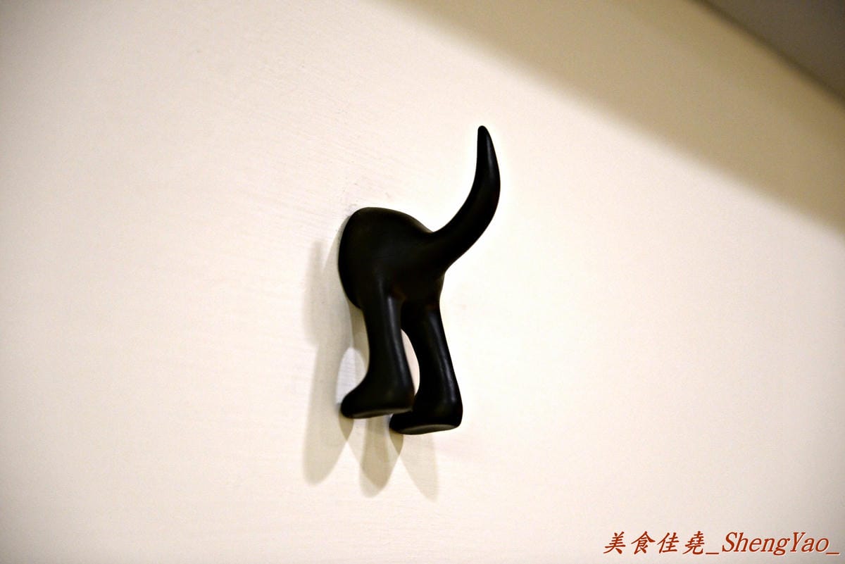 [台中西區]麵屋虎匠 – 台中第一家主打”二郎系”拉麵的店家,豚骨湯頭每天費時熬煮12小時以上,堅持不加任何添加物,隱藏版”拉麵金字塔”份量大到誇張。