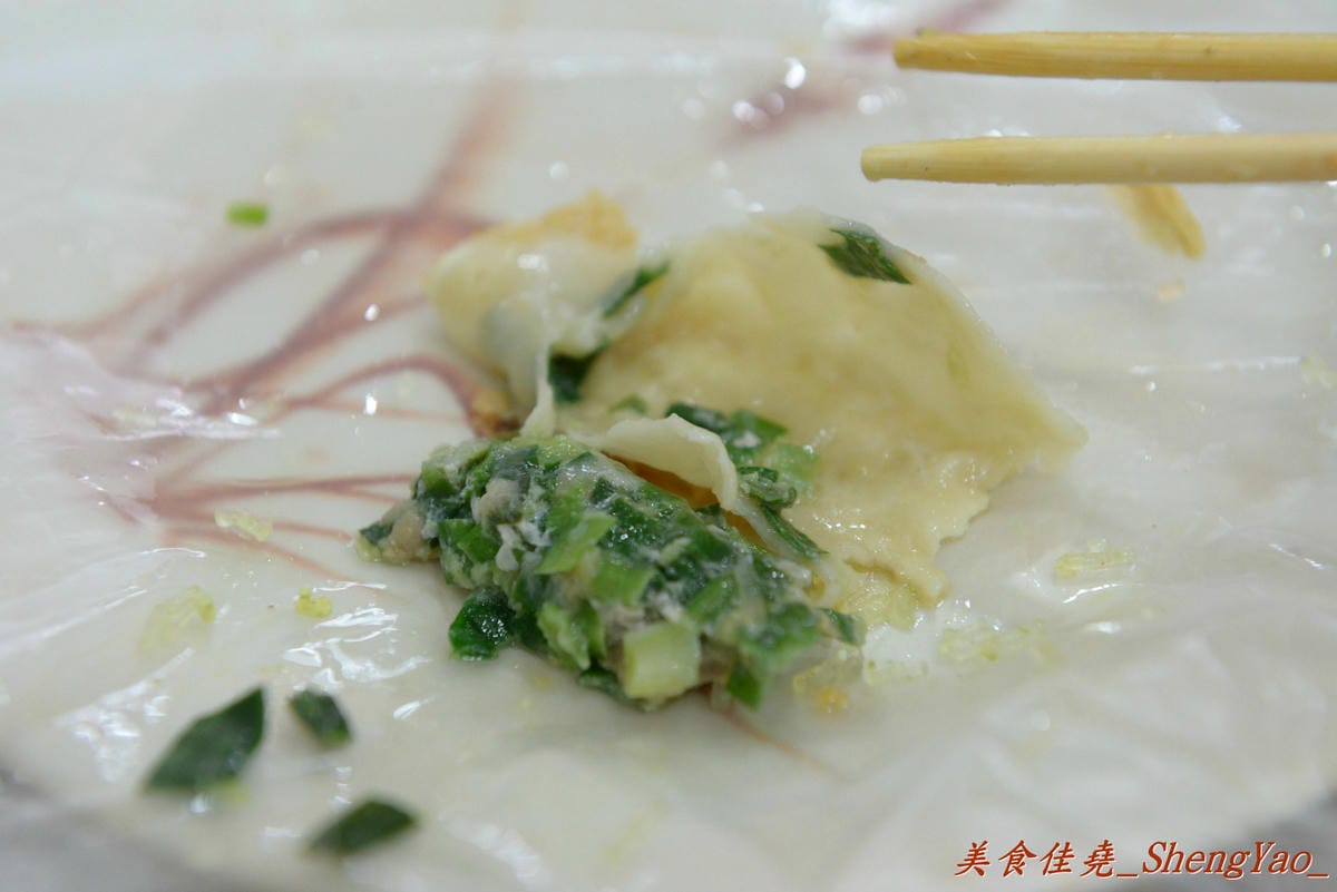 [台中西區]老蔡上海生煎包 – 美食節目介紹過的向上市場生煎包老店,煎包內餡料多飽滿,便宜又好吃,晚上來還有機會遇到傳說中的”煎包妹” !!